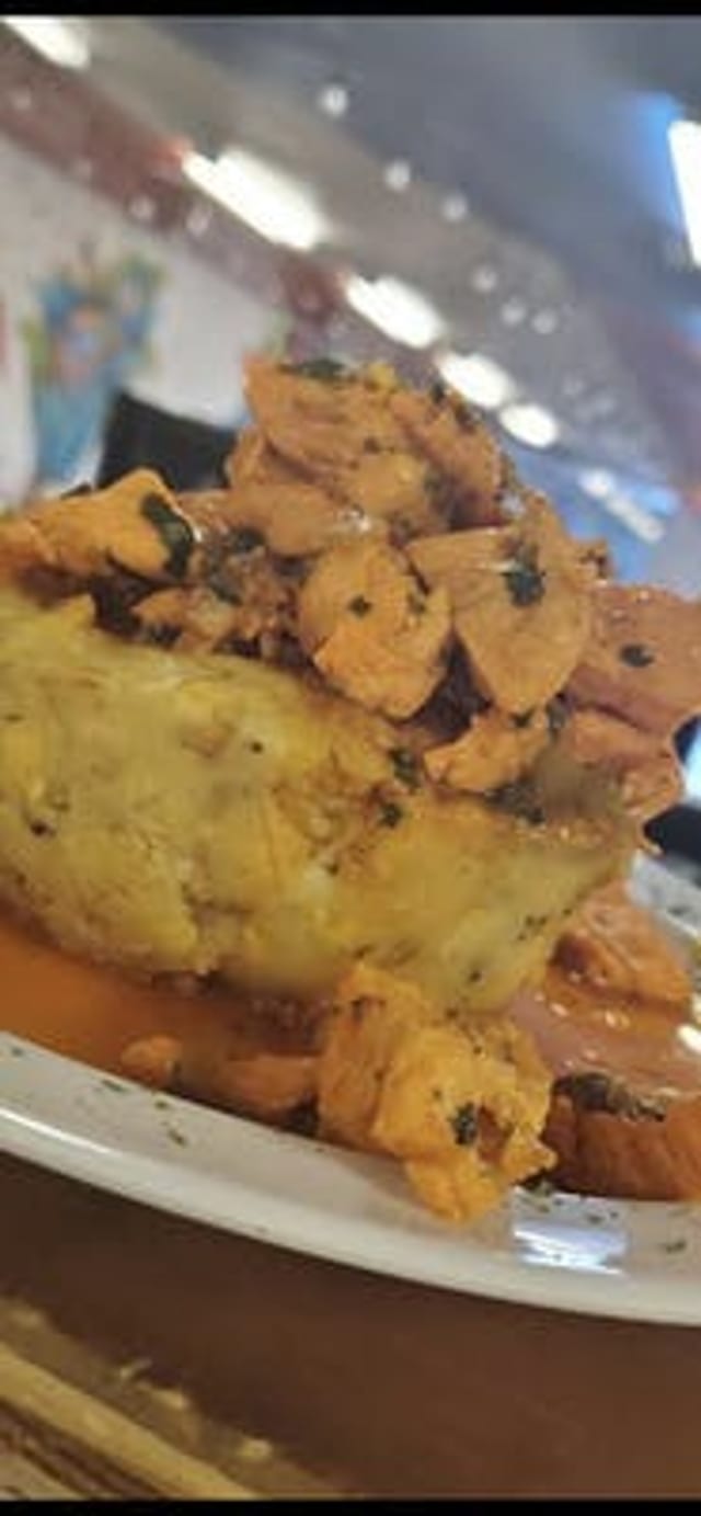 Mofongo con Pollo.