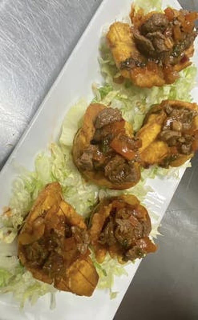 Tostones Rellenos Churrasco (5 Pieces).